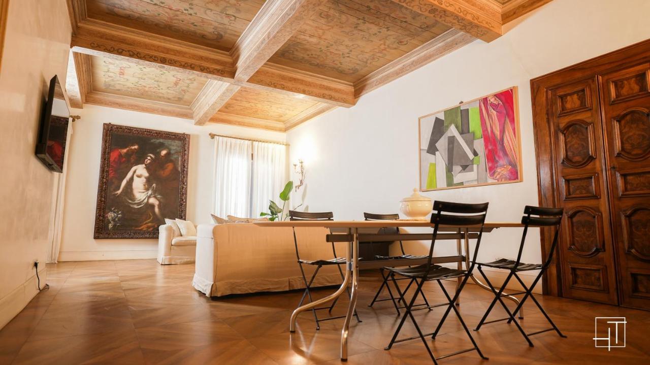 Ht - Casa Del Pittore In Piazza Delle Erbe パドヴァ エクステリア 写真