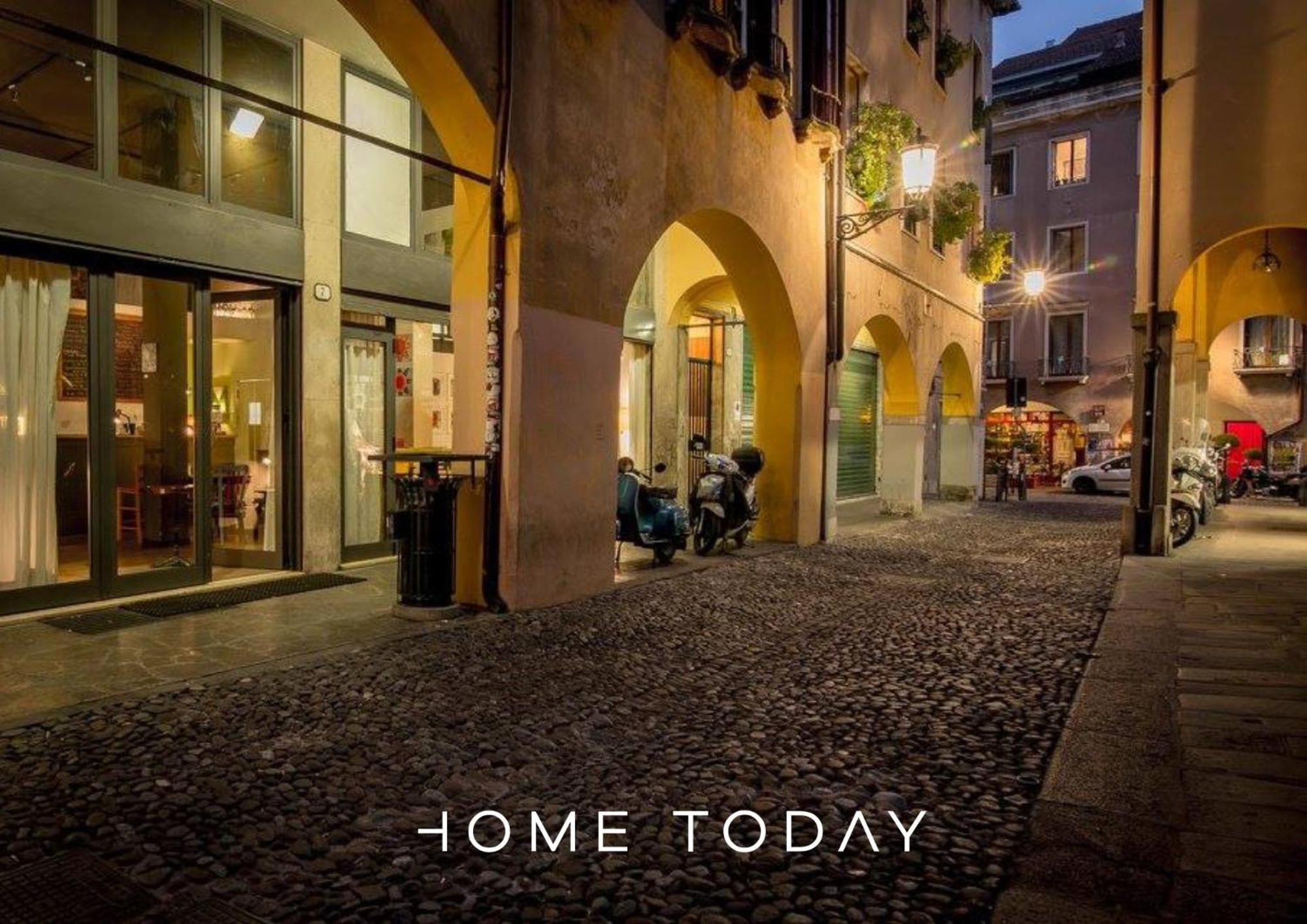 Ht - Casa Del Pittore In Piazza Delle Erbe パドヴァ エクステリア 写真