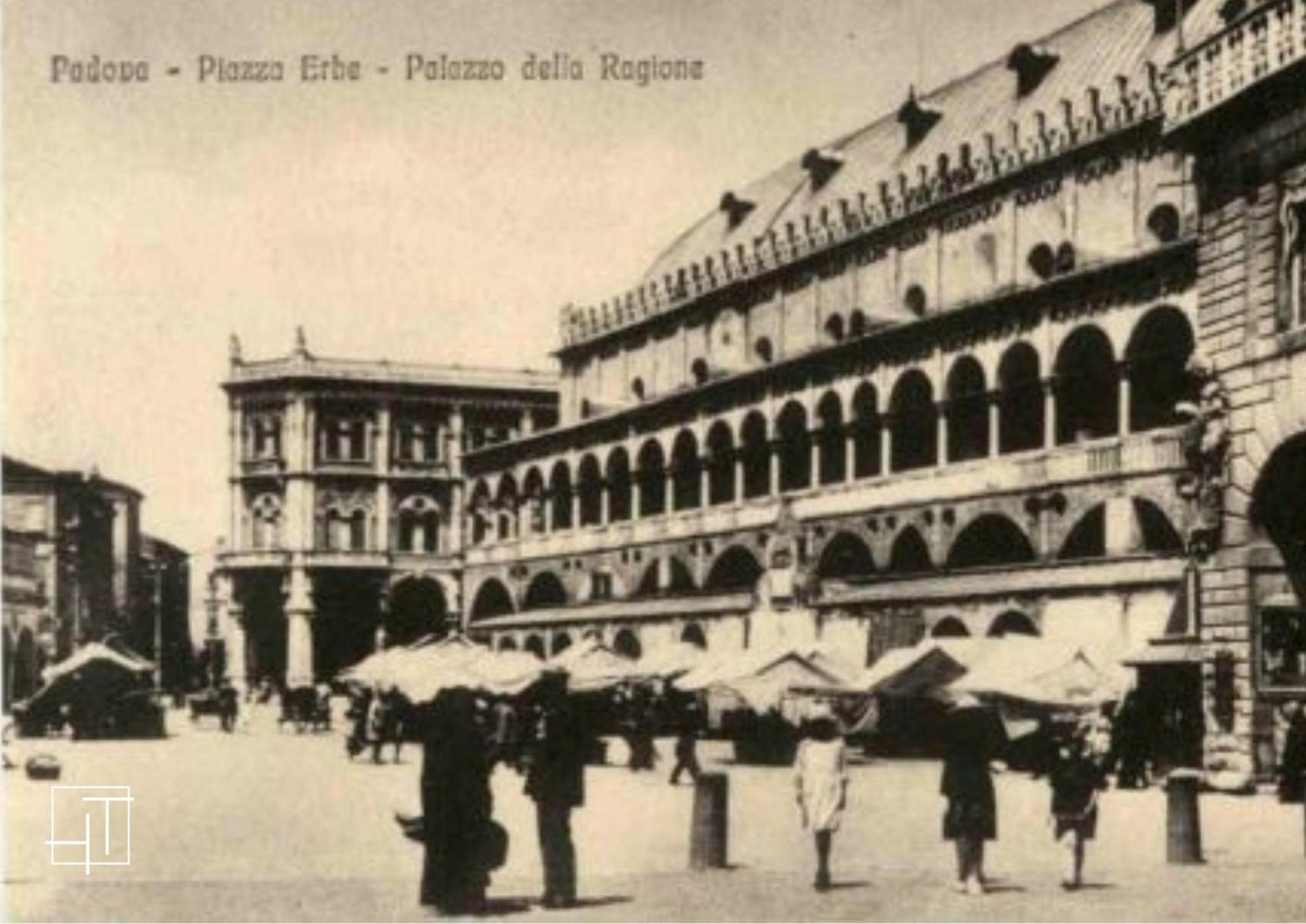 Ht - Casa Del Pittore In Piazza Delle Erbe パドヴァ エクステリア 写真